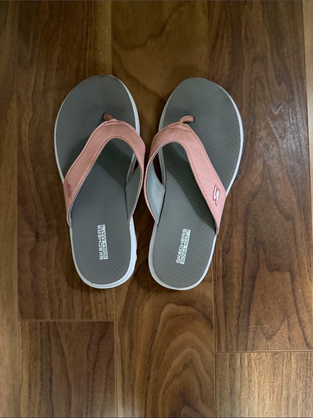 Skechers Gray and White Goga Mat Insole Slide
